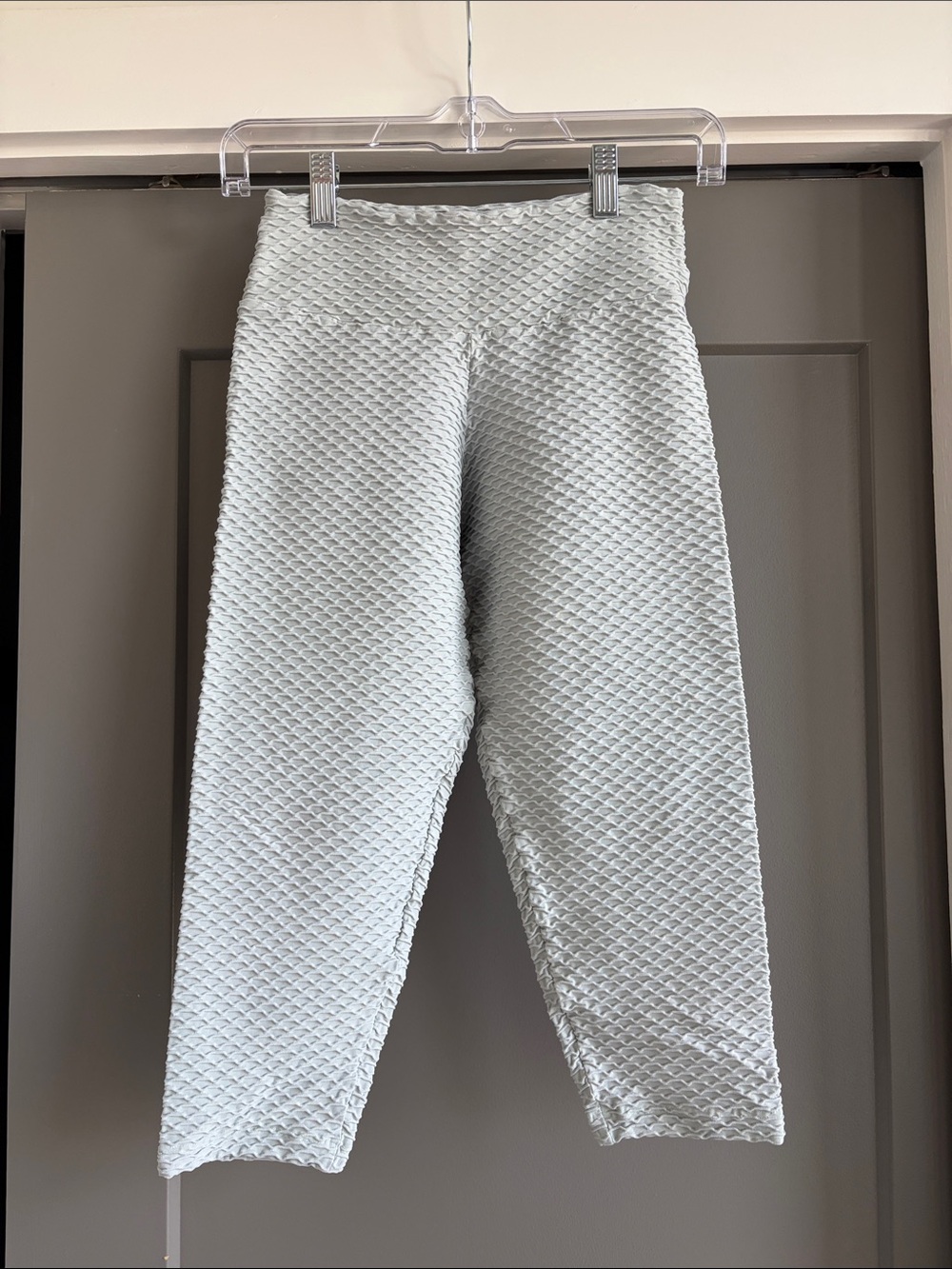 Booty by Brabants Cropped Seafoam Green Textured Croco Skin Leggings